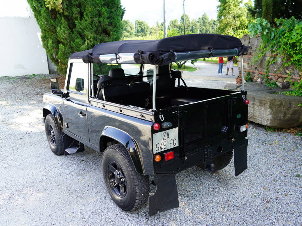 Bild 95/97 von Land Rover Defender 90 Td5 (2000)