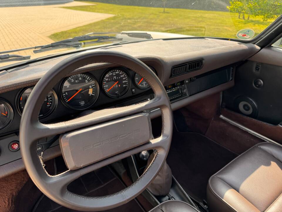 Image 47/88 of Porsche 911 Carrera 3.2 (1985)