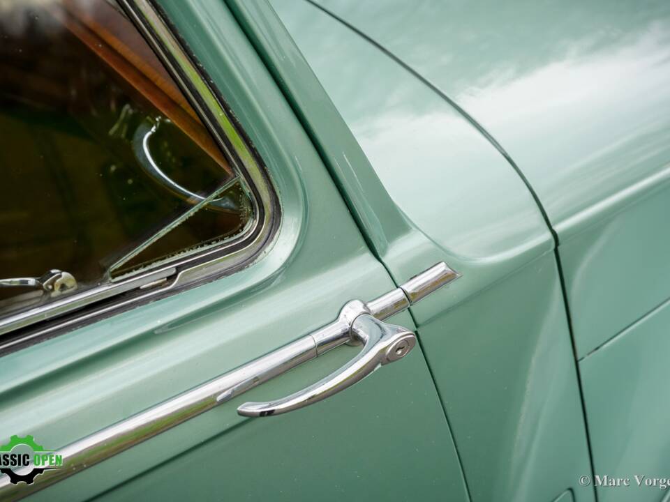 Image 33/46 of Bentley R-Type (1953)