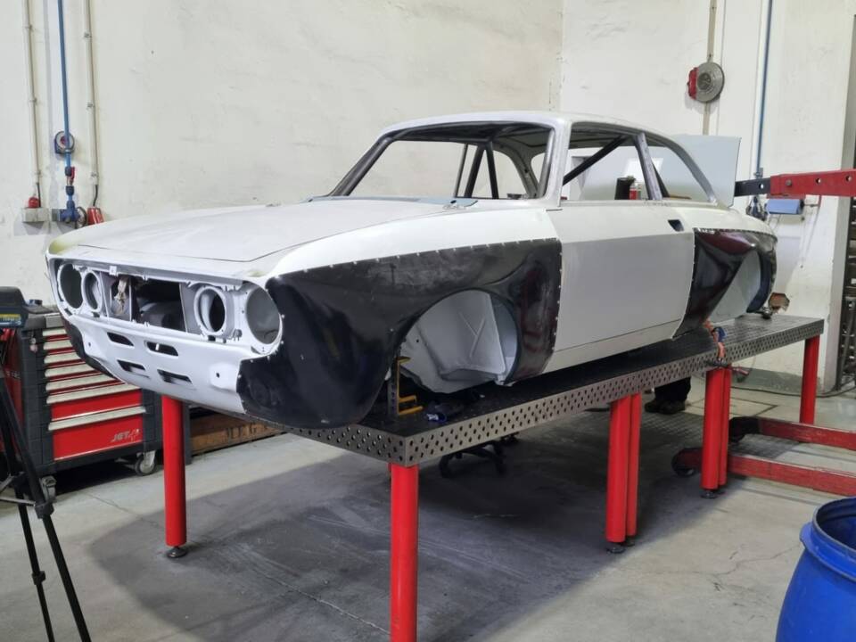 Image 74/99 of Alfa Romeo Giulia 1750 GT Am (1971)