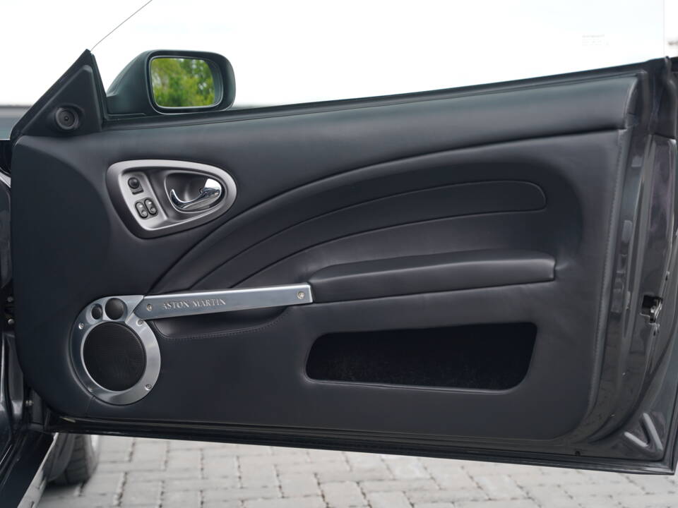 Image 14/50 of Aston Martin V12 Vanquish S (2007)