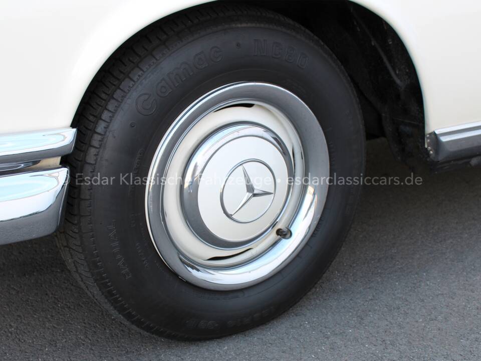 Image 15/32 of Mercedes-Benz 250 SE (1967)