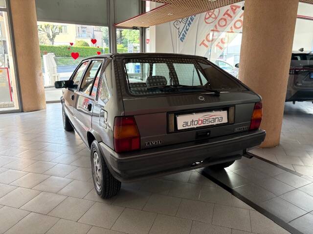 Image 8/14 of Lancia Delta (1990)