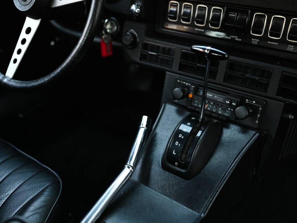Immagine 35/39 di Jaguar E-Type V12 (2+2) (1973)