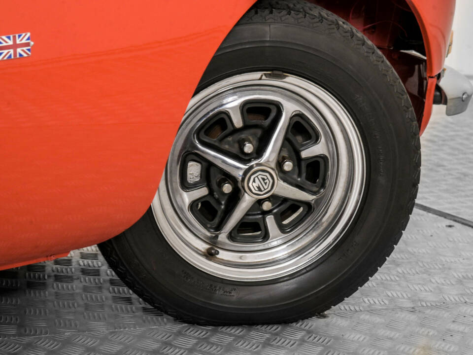 Imagen 48/50 de MG MGB GT (1975)