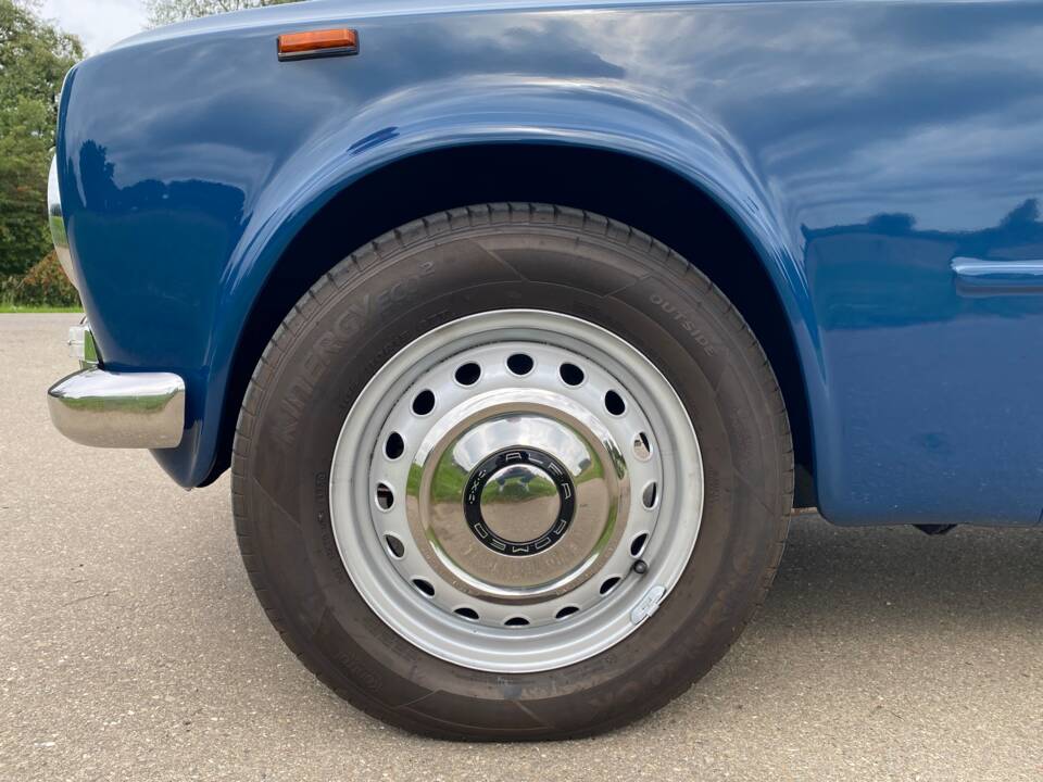 Image 29/75 of Alfa Romeo Giulia 1300 TI (1966)