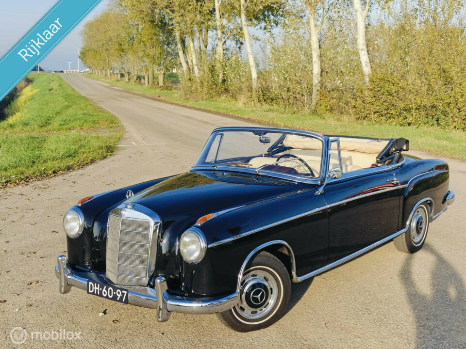 Immagine 2/49 di Mercedes-Benz 220 S Cabriolet (1958)