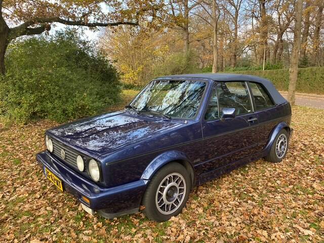 Image 21/24 of Volkswagen Golf I Cabrio GLi 1.8 (1991)