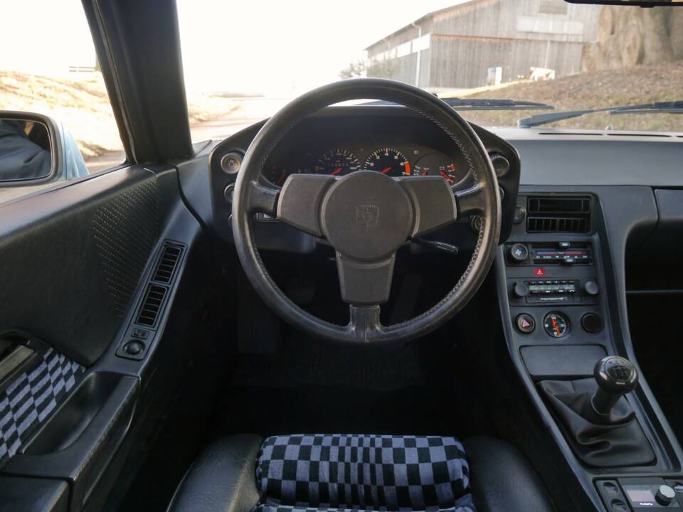 Immagine 18/31 di Porsche 928 (1978)
