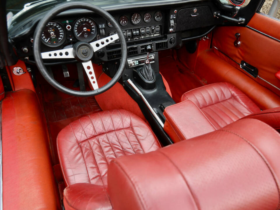 Image 37/50 of Jaguar E-Type V12 (1974)