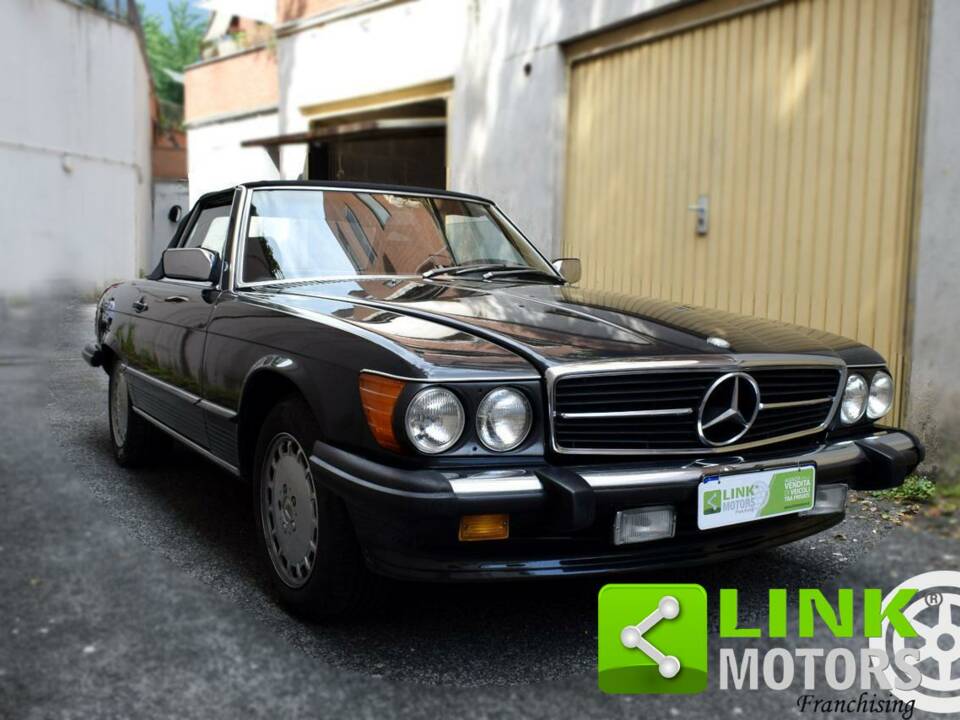 Afbeelding 2/10 van Mercedes-Benz 560 SL (1986)