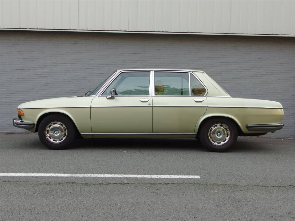 Image 6/95 de BMW 2500 (1977)