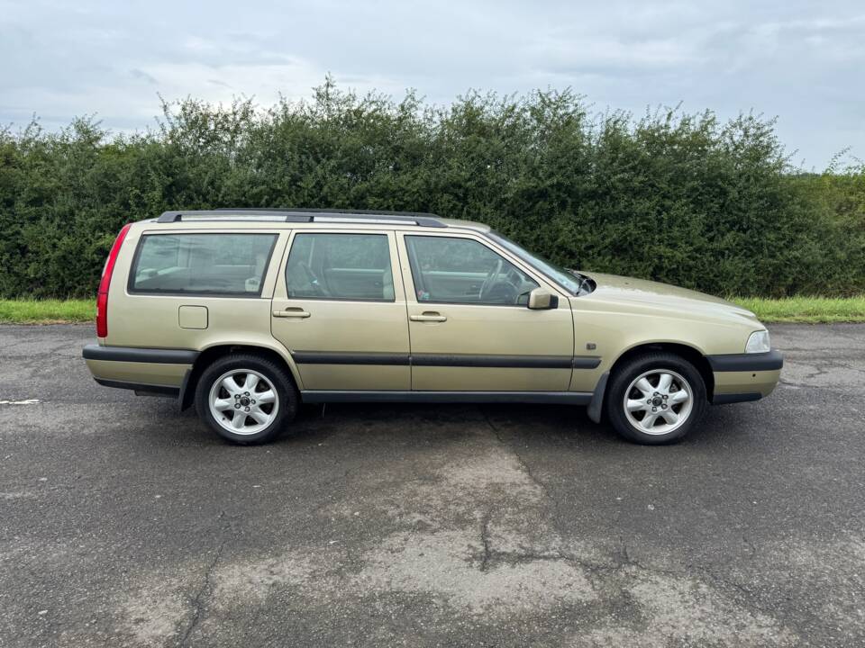 Image 11/20 of Volvo V 70 XC 2.5T (1998)