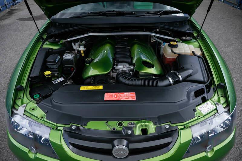 Image 3/45 of Holden LSV R300 (2002)