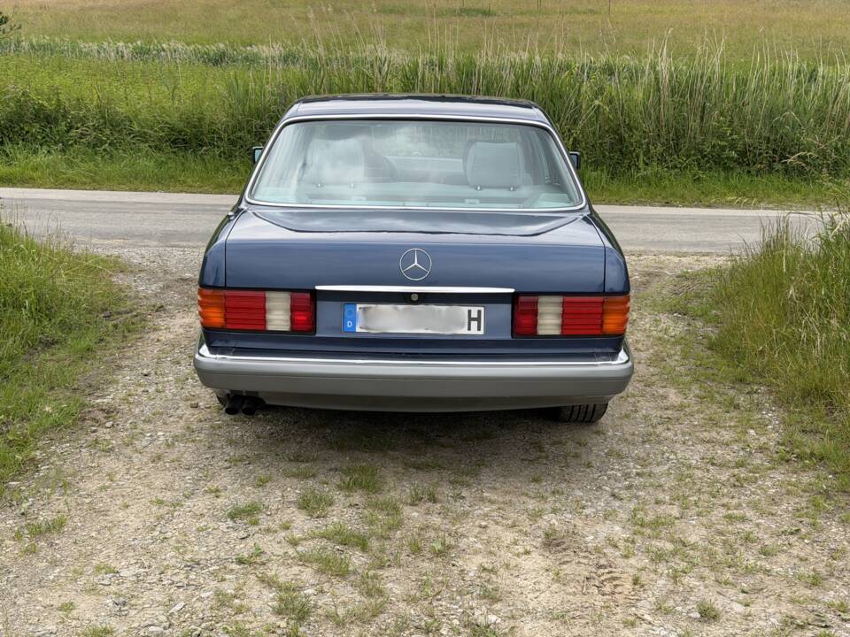 Image 7/20 of Mercedes-Benz 560 SEL (1988)