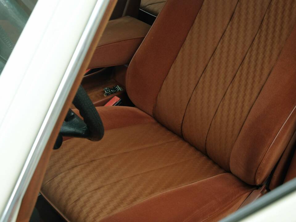 Bild 43/50 von Mercedes-Benz 380 SE (1980)
