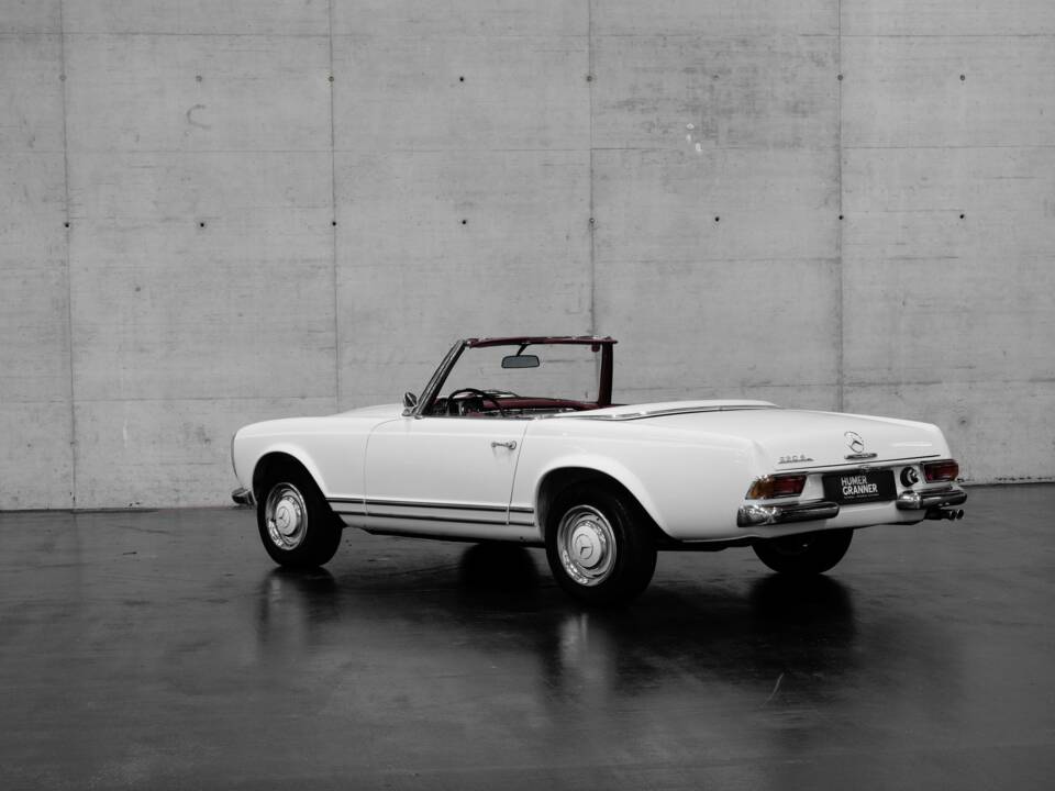 Immagine 4/40 di Mercedes-Benz 230 SL (1966)