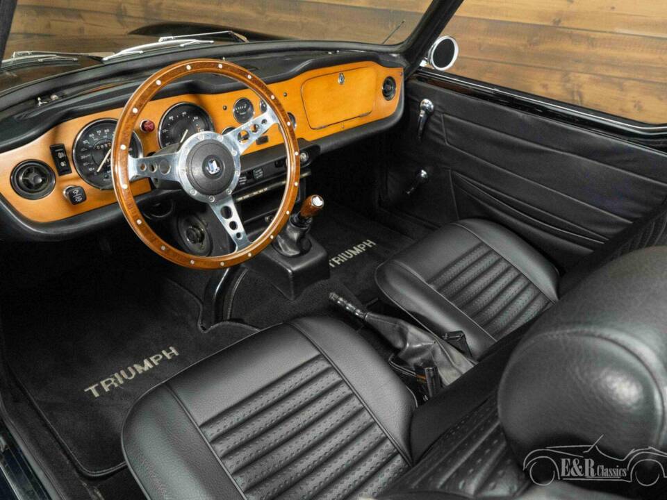 Image 2/19 de Triumph TR 6 (1971)