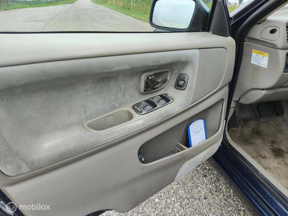 Image 22/33 of Volvo S 70 2.5 T (1997)