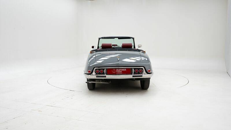 Afbeelding 7/15 van Citroën DS 21 (1968)