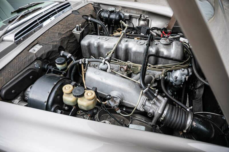 Image 12/37 of Mercedes-Benz 280 SL (1970)