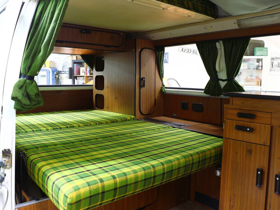 Image 20/25 de Volkswagen T2b Camper (1979)