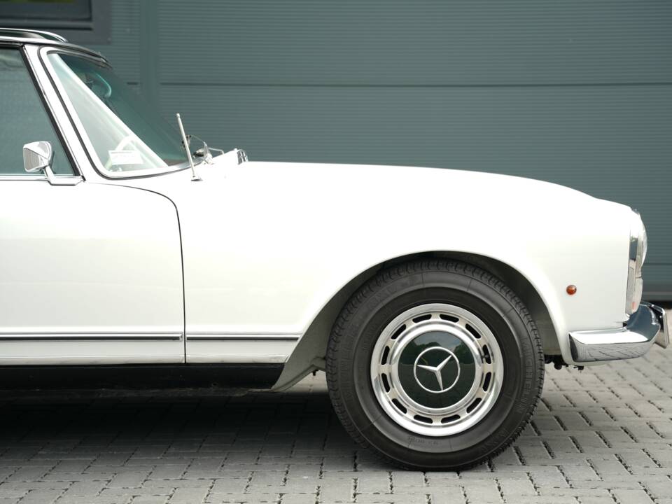Image 24/50 de Mercedes-Benz 280 SL (1968)