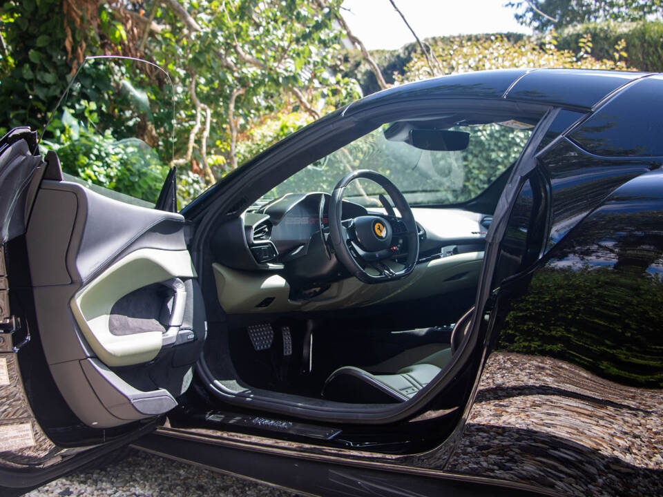 Image 12/15 of Ferrari 296 GTS (2024)