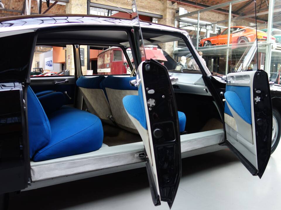 Image 23/30 of Citroën DS 19 (1959)