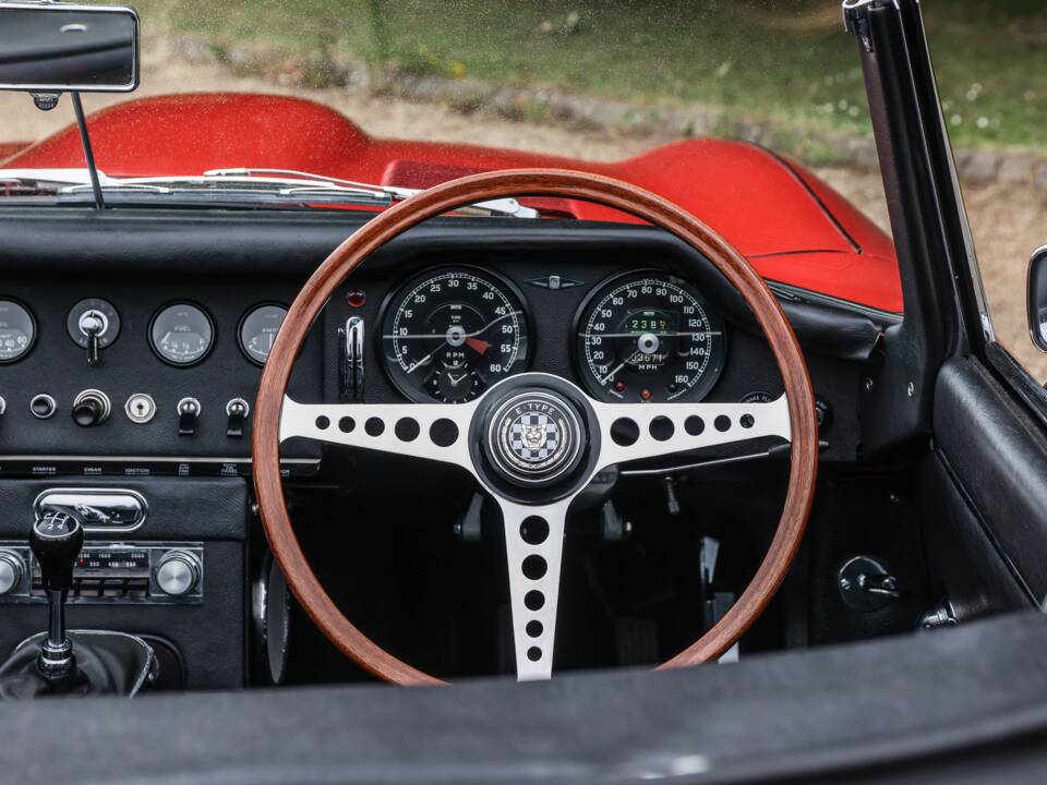 Image 31/41 de Jaguar E-Type 3.8 (1964)