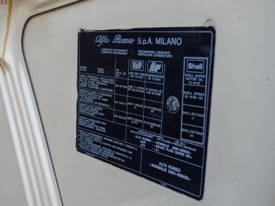 Image 31/58 of Alfa Romeo 2000 Spider Veloce (1977)