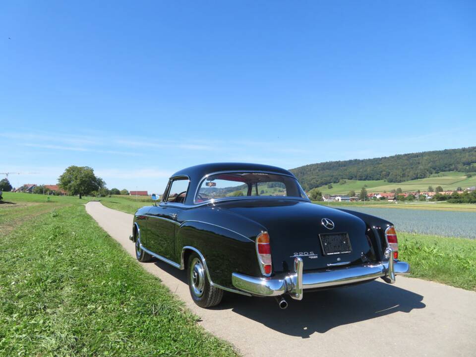 Image 2/20 of Mercedes-Benz 220 S (1958)