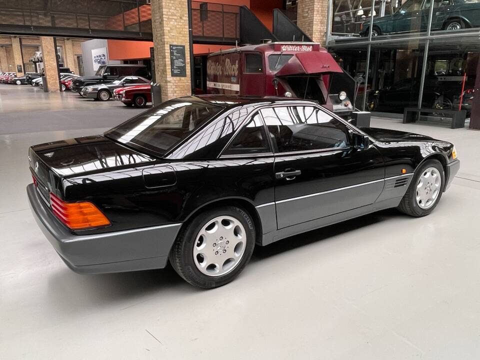 Afbeelding 12/53 van Mercedes-Benz 500 SL (1992)