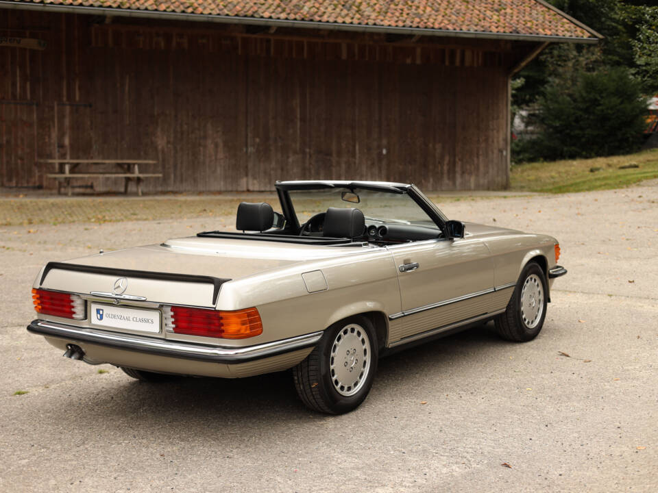 Image 4/54 of Mercedes-Benz 300 SL (1985)