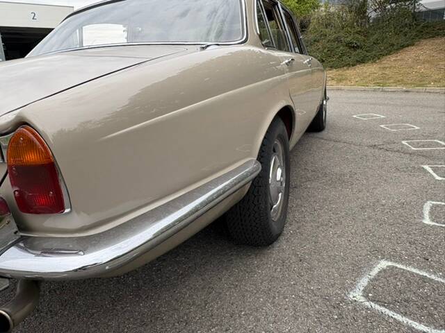 Bild 13/40 von Jaguar XJ 6 4.2 (1971)