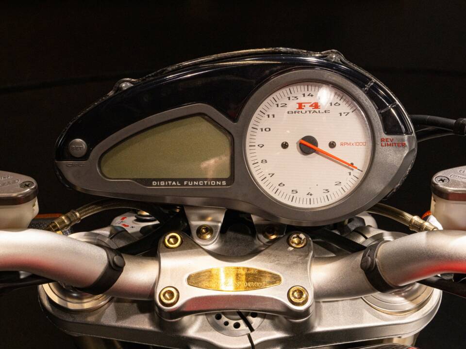 Image 48/50 of MV Agusta DUMMY (2008)