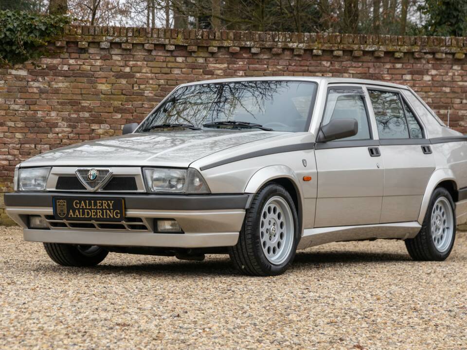 Afbeelding 1/50 van Alfa Romeo 75 2.0 Twin Spark (1988)