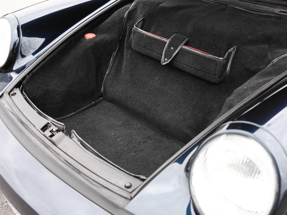Image 57/97 of Porsche 911 Carrera 4 (1991)