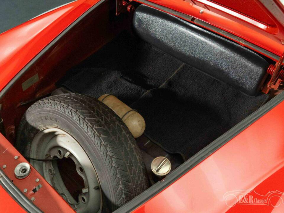 Image 17/19 of Volkswagen Karmann Ghia 1200 (1963)