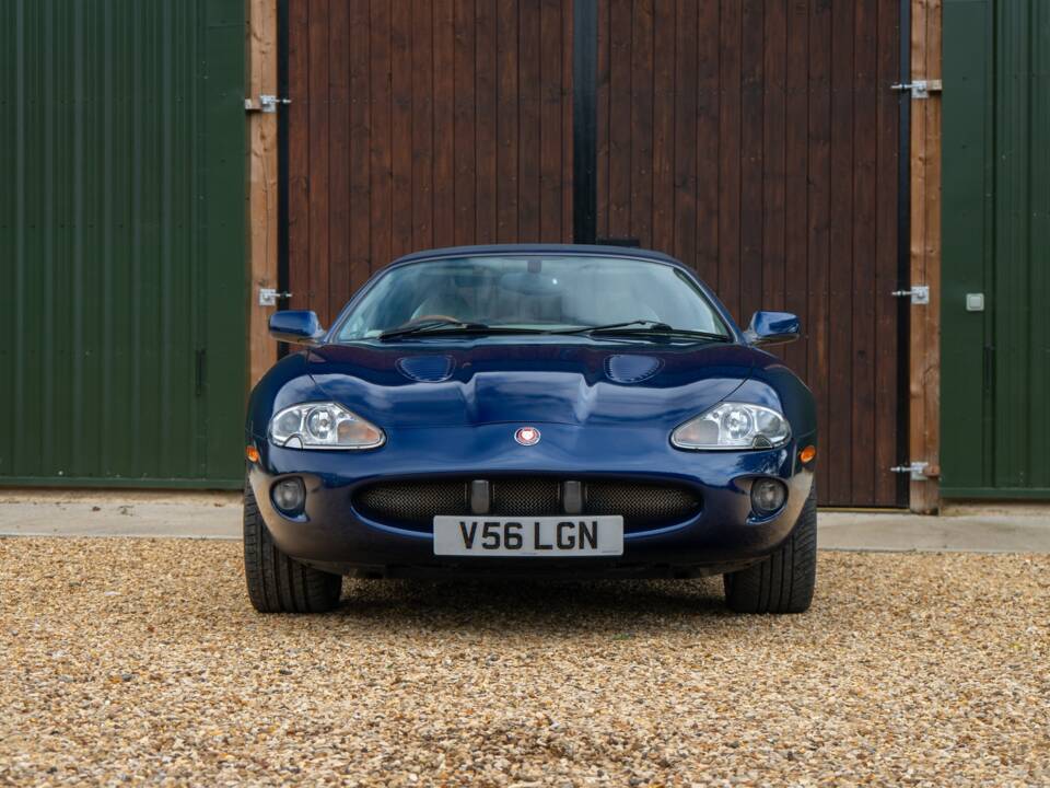 Image 6/50 of Jaguar XKR (2000)