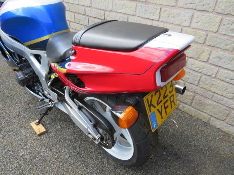 Image 39/41 de Honda CBR 900RR Fireblade (1993)