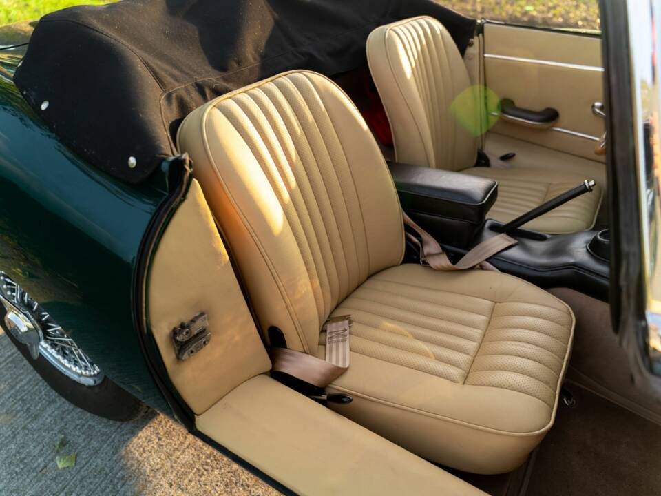 Imagen 8/10 de Jaguar E-Type 4.2 (1966)