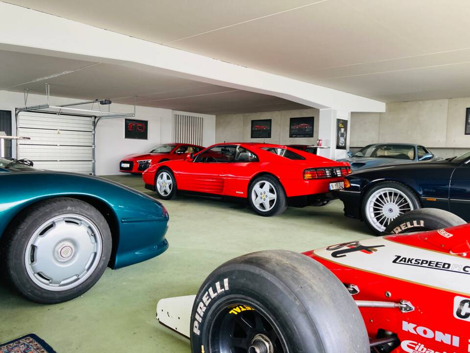 Image 1/4 of Jaguar XKR (2002)