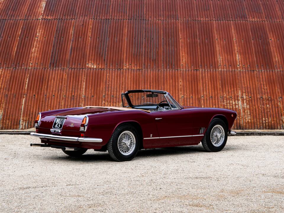 Image 2/51 of Maserati 3500 GTI Spyder Vignale (1963)