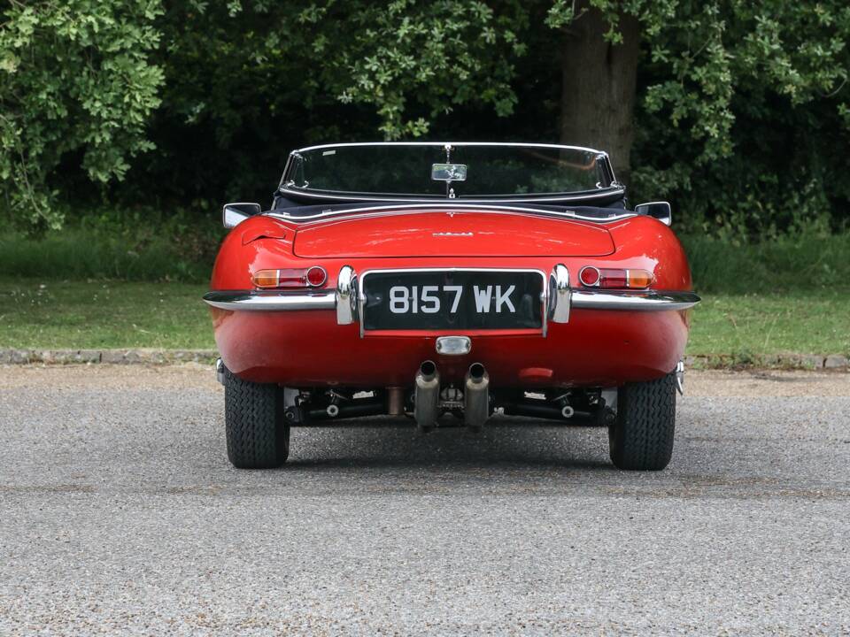 Image 14/41 de Jaguar E-Type 3.8 (1964)
