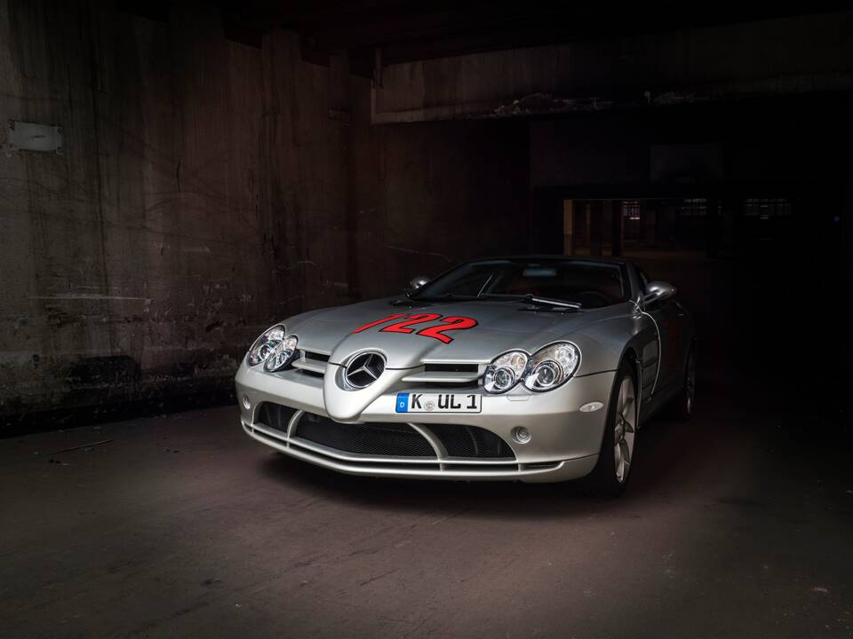 Image 27/61 of Mercedes-Benz SLR McLaren (2004)