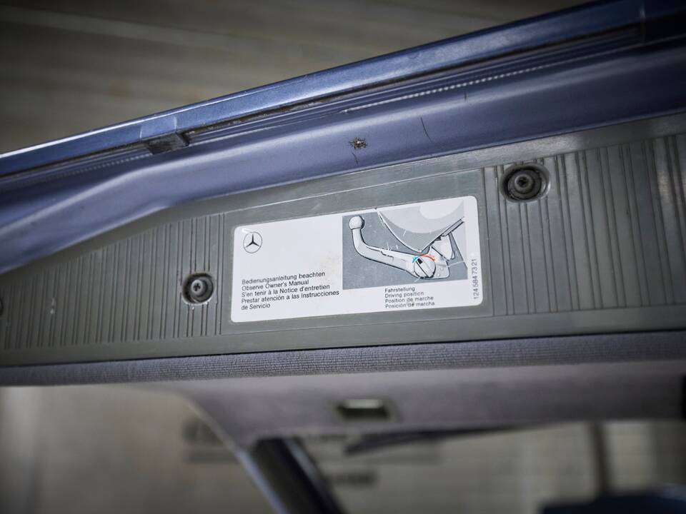 Image 78/100 of Mercedes-Benz 230 TE (1990)