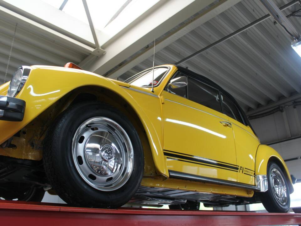Immagine 11/50 di Volkswagen Maggiolone 1303 (1975)