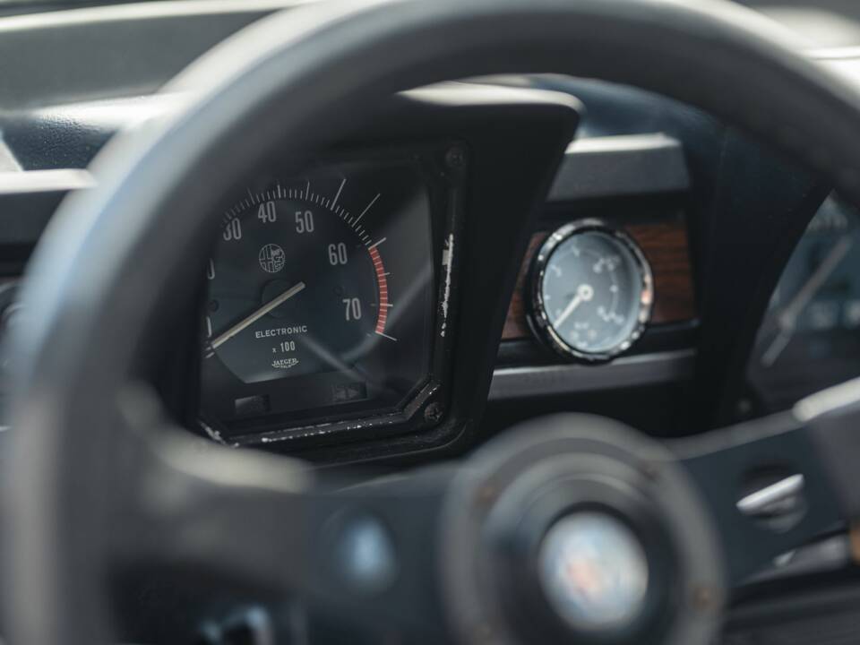Image 12/32 of Alfa Romeo Alfetta GTV 2000 (1977)