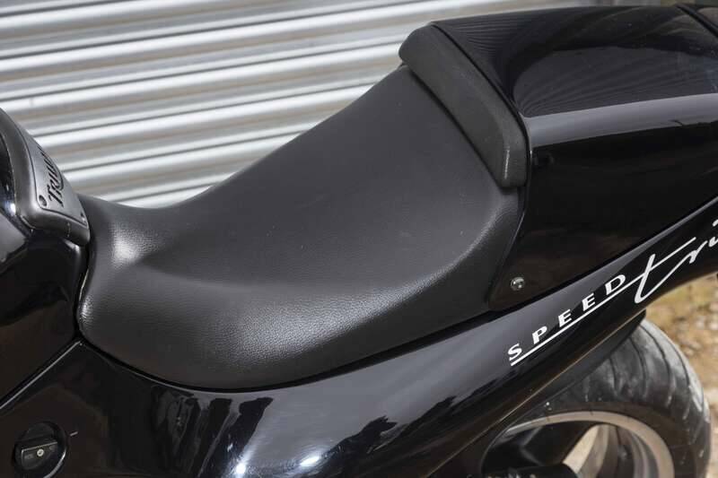 Image 27/37 of Triumph Speed Triple (1995)